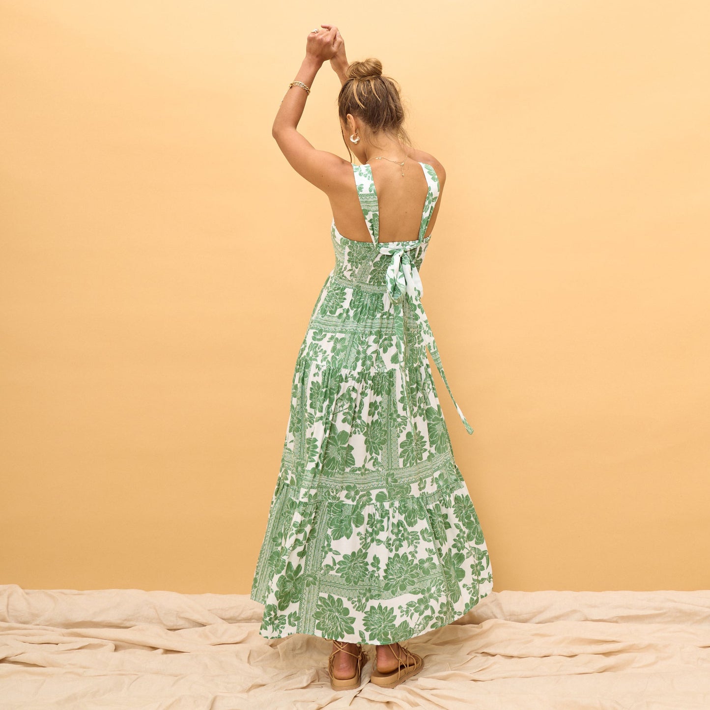 Ladies Maxi Dress with voluminous hem and trendy floral print Ivyshape