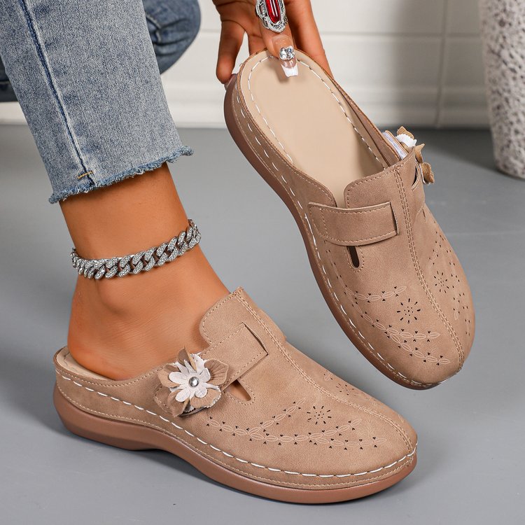 Women's clogs with comfortable flower design and anatomical footbed Ivyshape