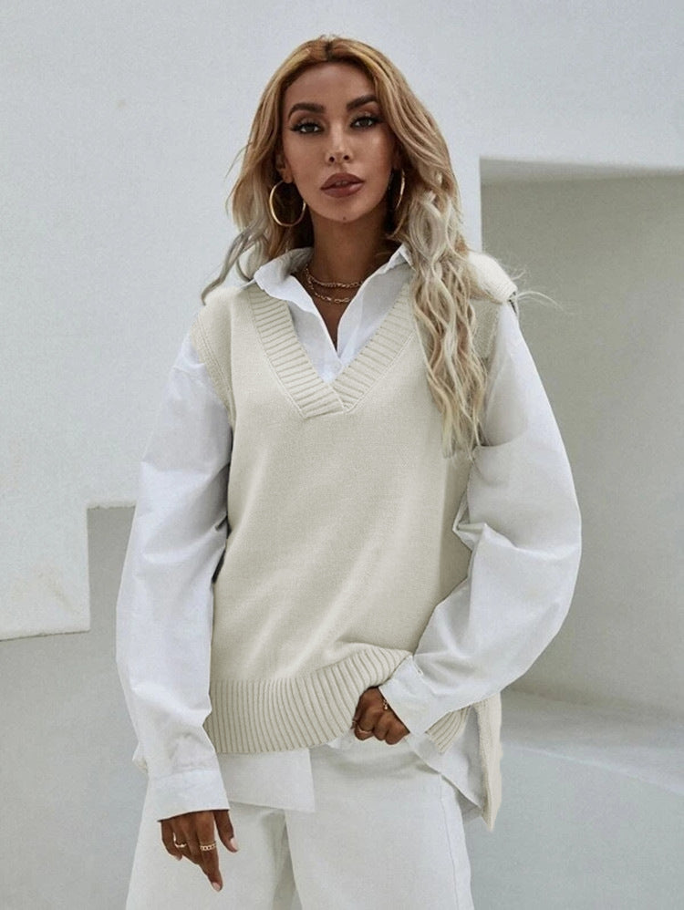 Women's knitted vest with V-neck and elegant ribbed structure Ivyshape