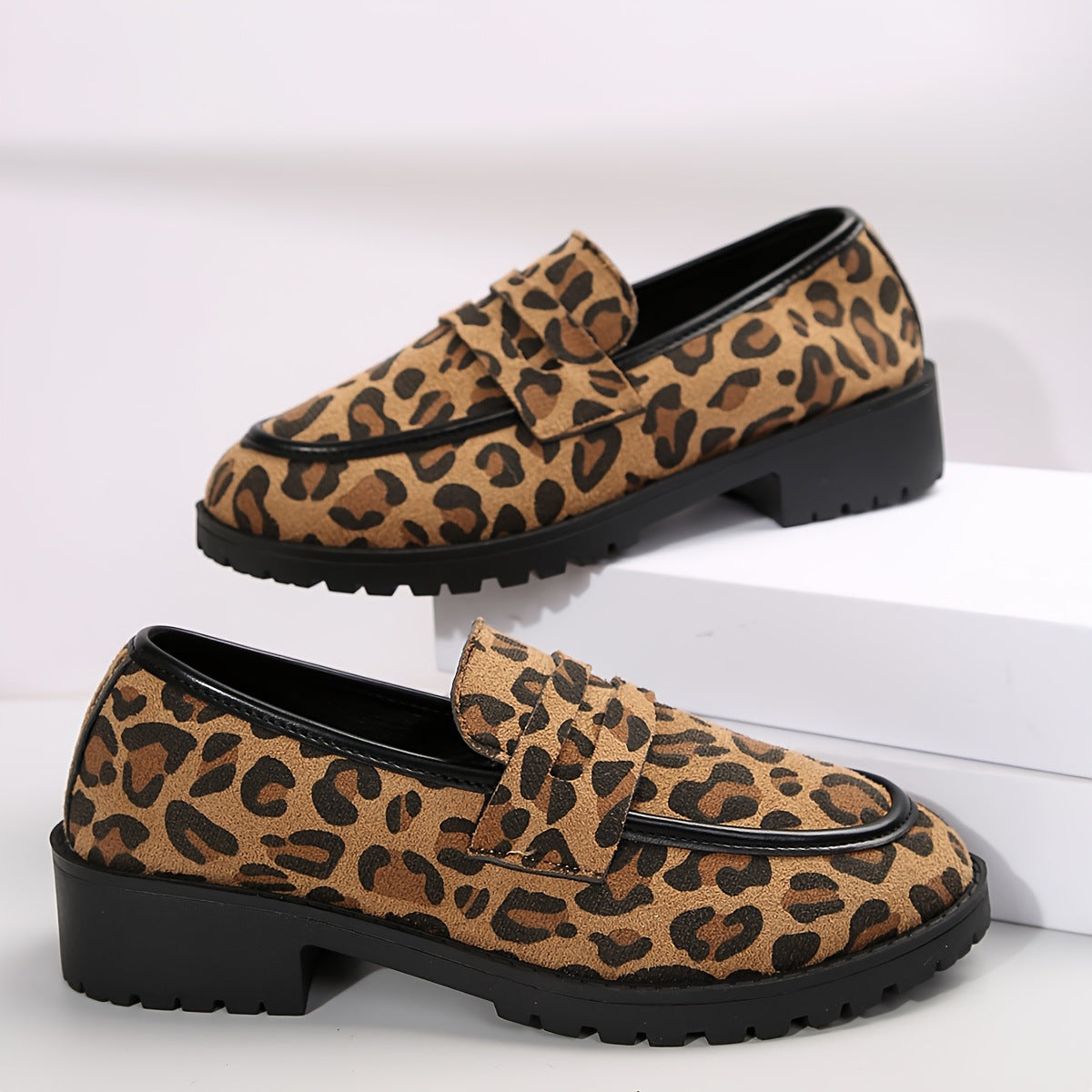 Ladies moccasin shoes with stylish leopard print and comfortable insole Ivyshape