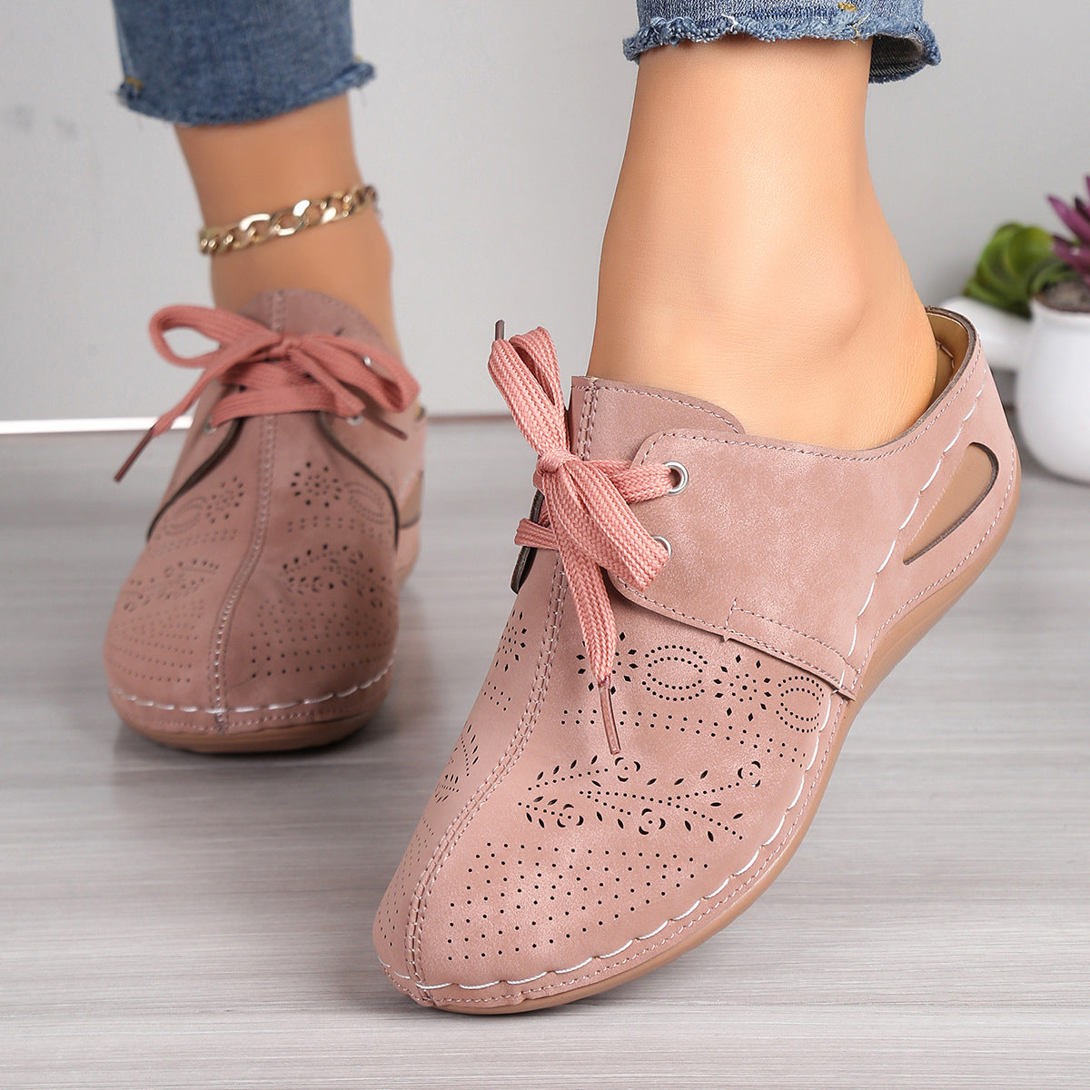 Ladies' half shoes with elegant lacing and breathable perforation Ivyshape
