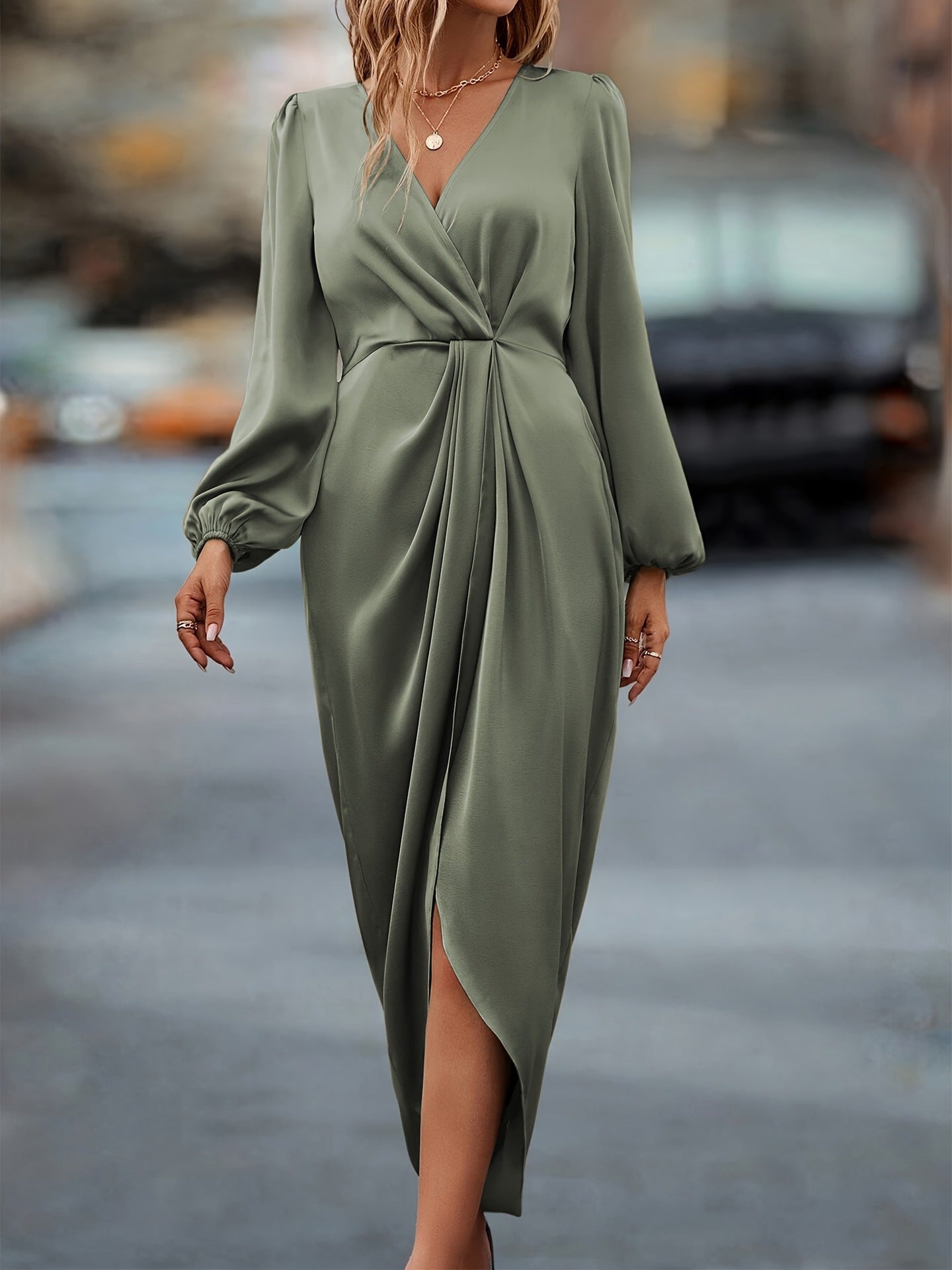 Ladies elegant, floor-length satin dress with V-neck and puff sleeves Ivyshape