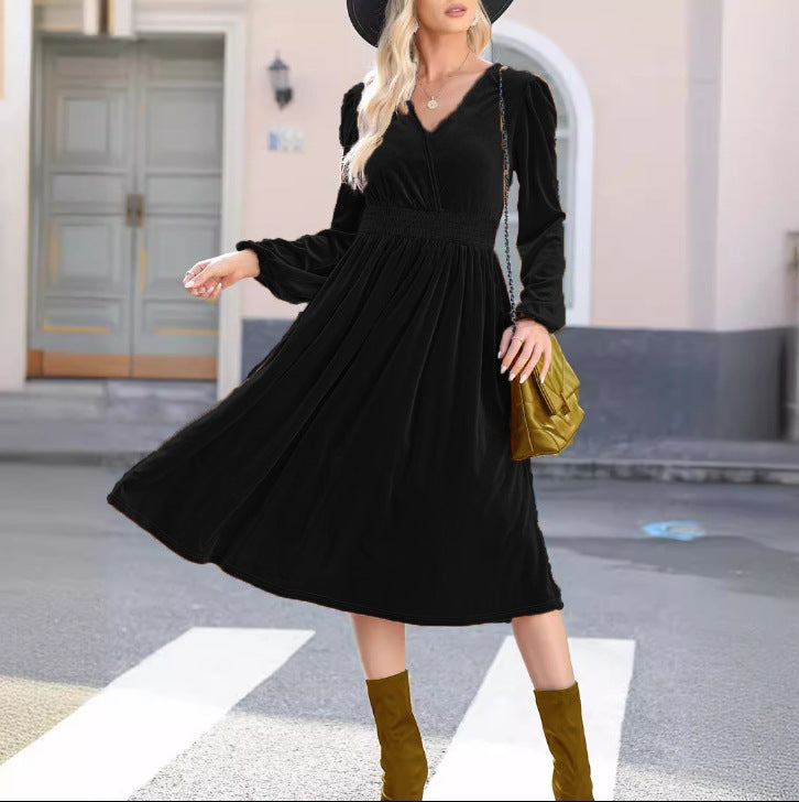 Women's midi dress made of soft velvet with a minimalist V-neck and elastic waistband Ivyshape