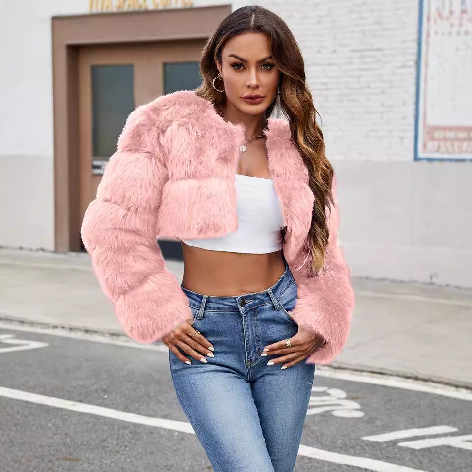 Women's Fluffy Short Coat made of Faux Fur with Puffed Sleeves Ivyshape