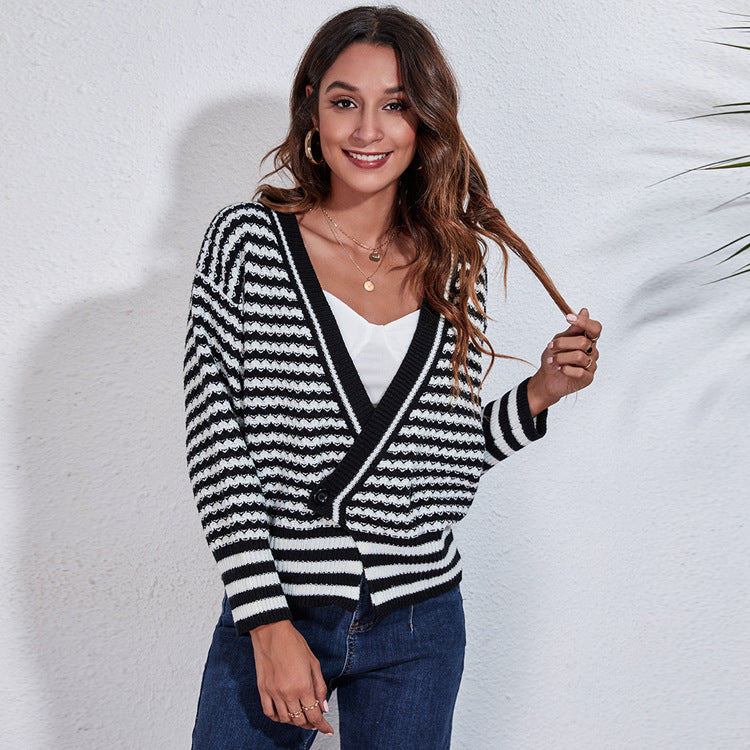 Ladies chunky knit sweater with fashionable wave pattern and loose fit Ivyshape