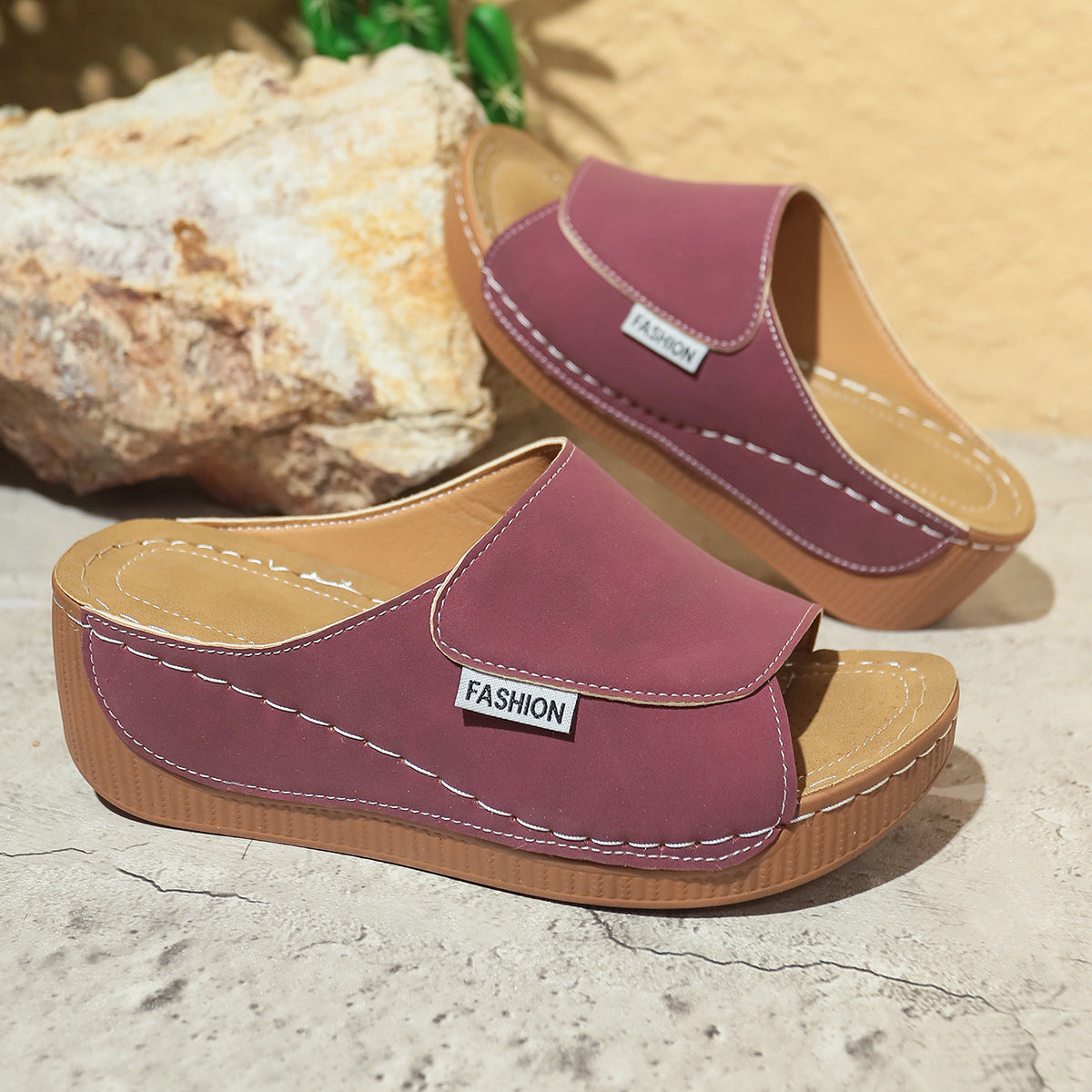 Women Comfortable Clogs with Platform and Trendy Design Ivyshape
