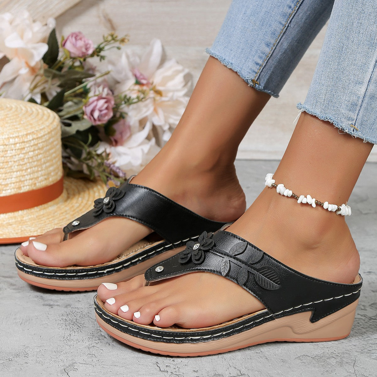 Women's Comfortable Flip Flops with Fashionable Applications Ivyshape