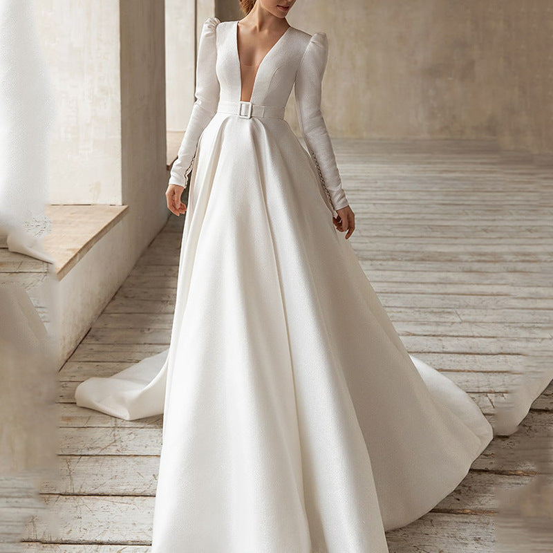 Women Elegant Wedding Dress with Deep V-Neck and Voluminous Skirt Ivyshape
