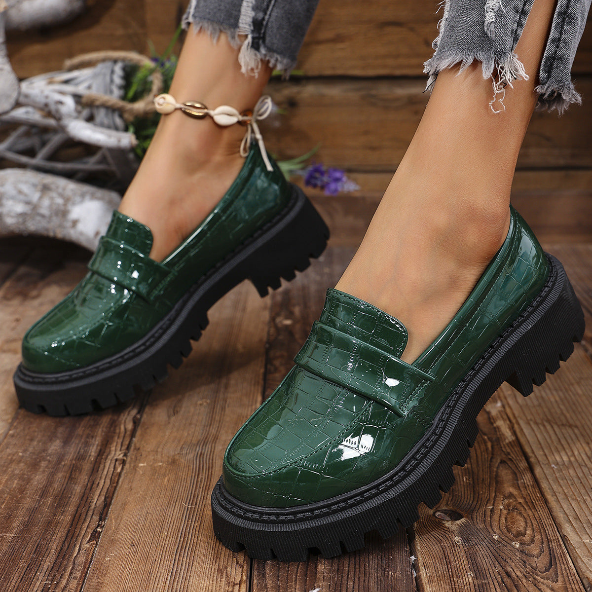 Women's moccasins with modern crocodile design and robust profile Ivyshape