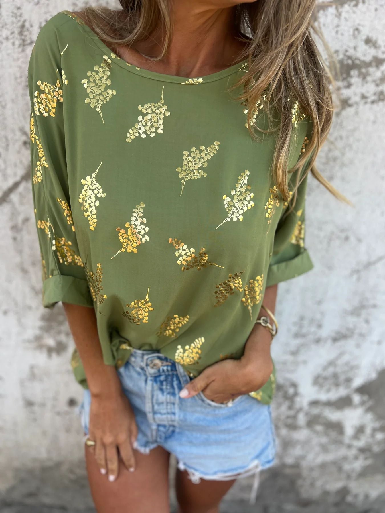 Women's casual top with shine details and loose fit Ivyshape