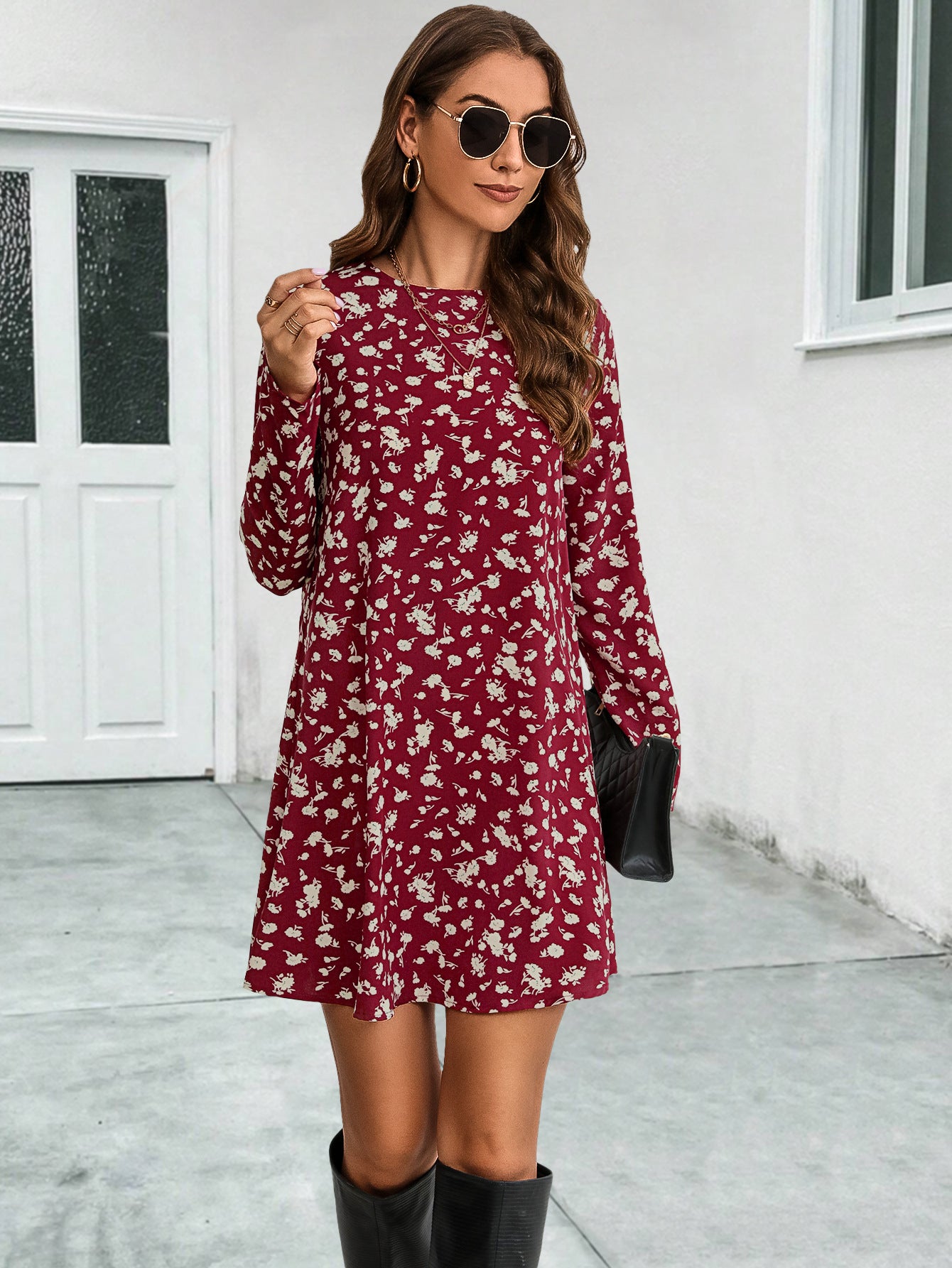 Women’s flower dress in a casual cut with long sleeves and round neckline Ivyshape