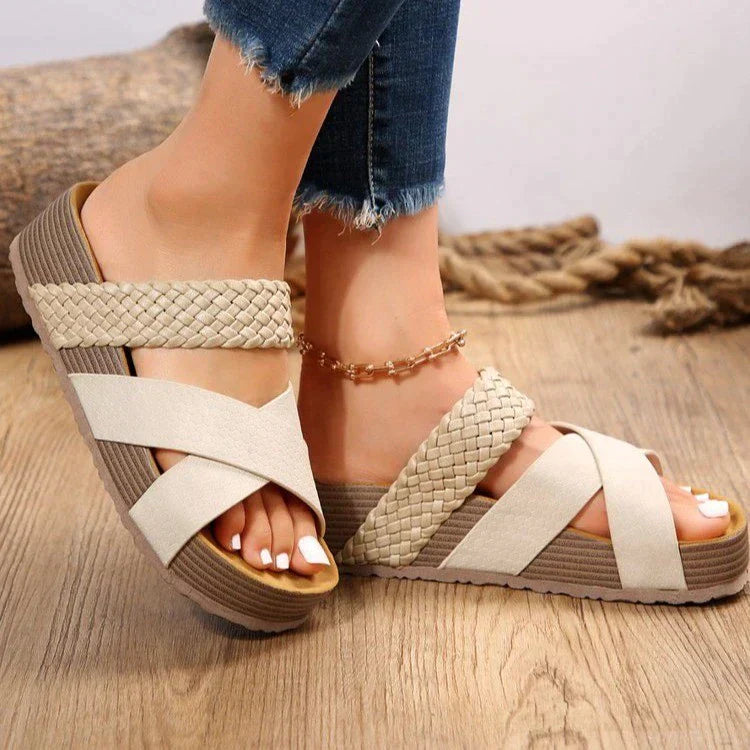 Orthopedic fashion sandals