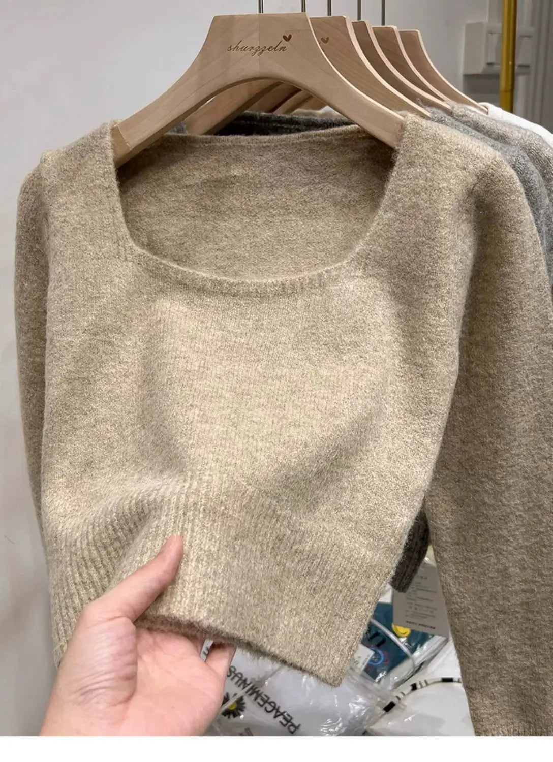 Croped Cozy Sweater With Long Sleeves & Square Collar