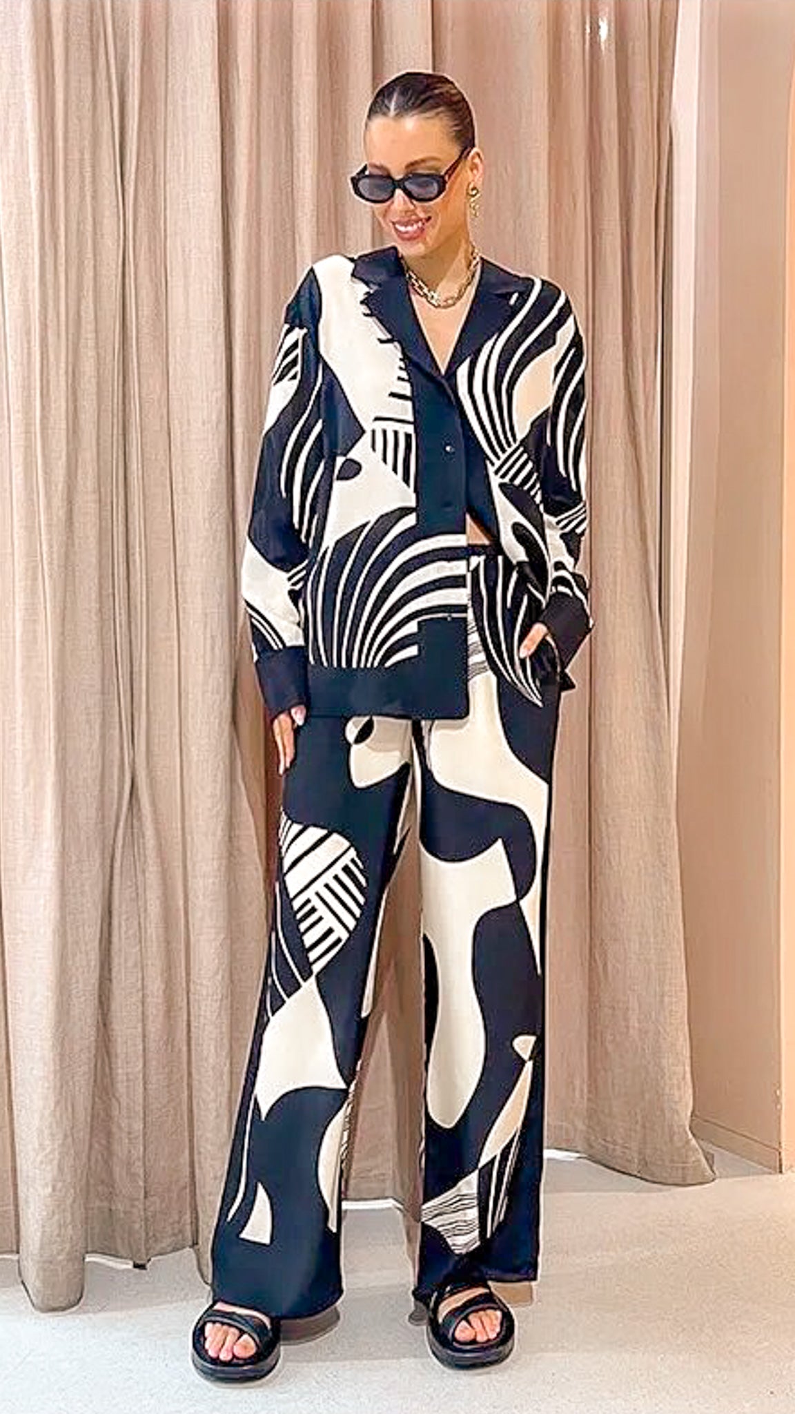 Graphic Print Blouse And Pants Set