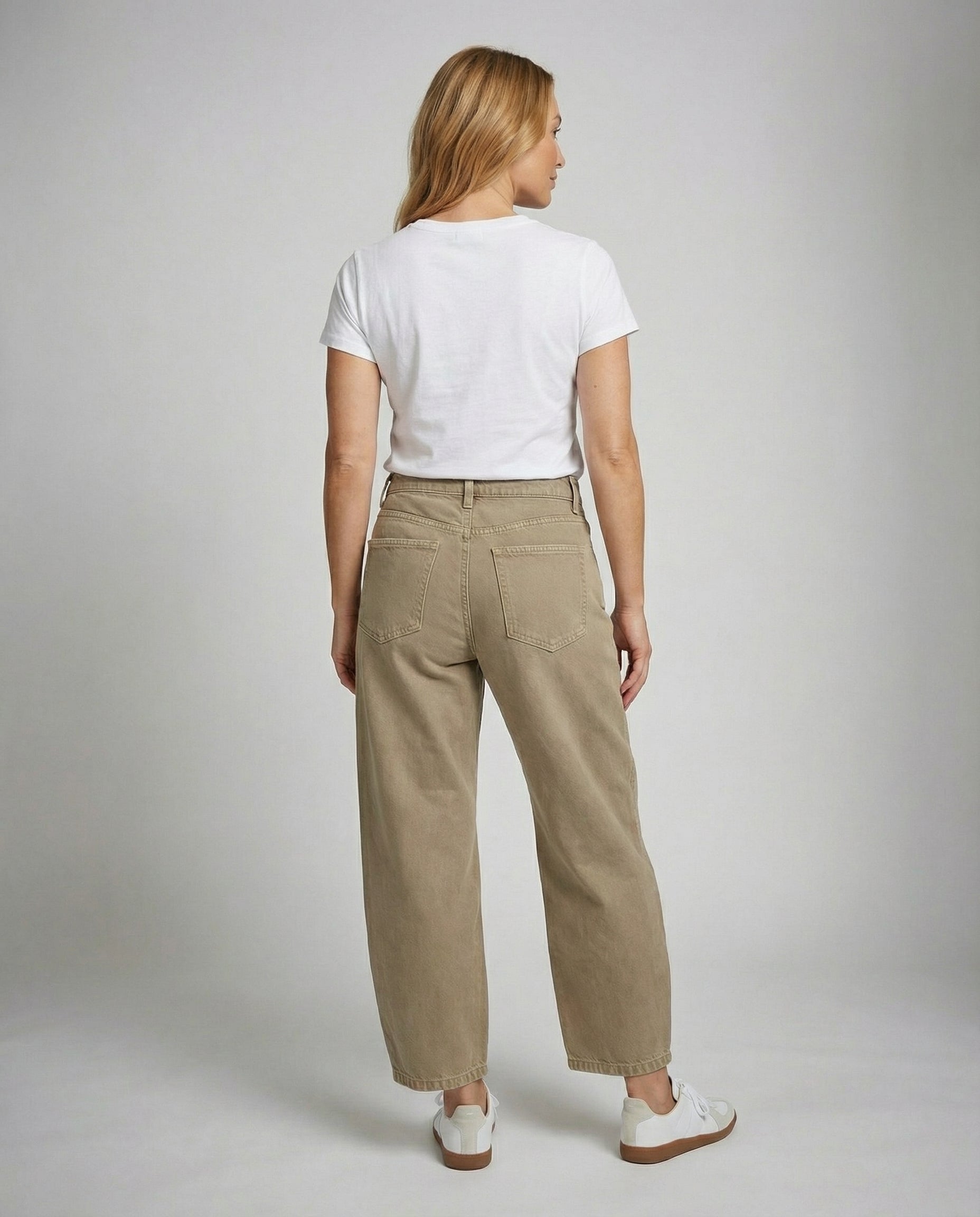 wide leg jeans with relaxed fit and loose-cut silhouette