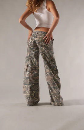 Ivyshape | Low waisted cargo pants brown camo