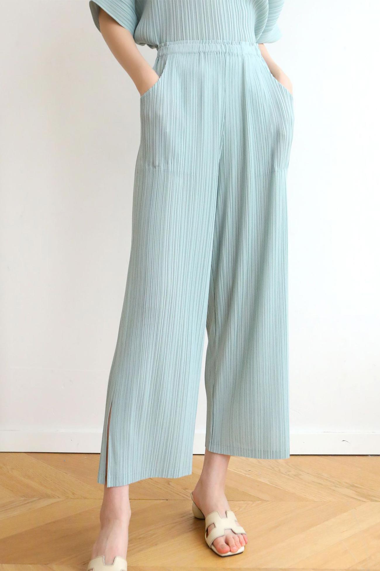 Color Full Pleated Cropped Pants