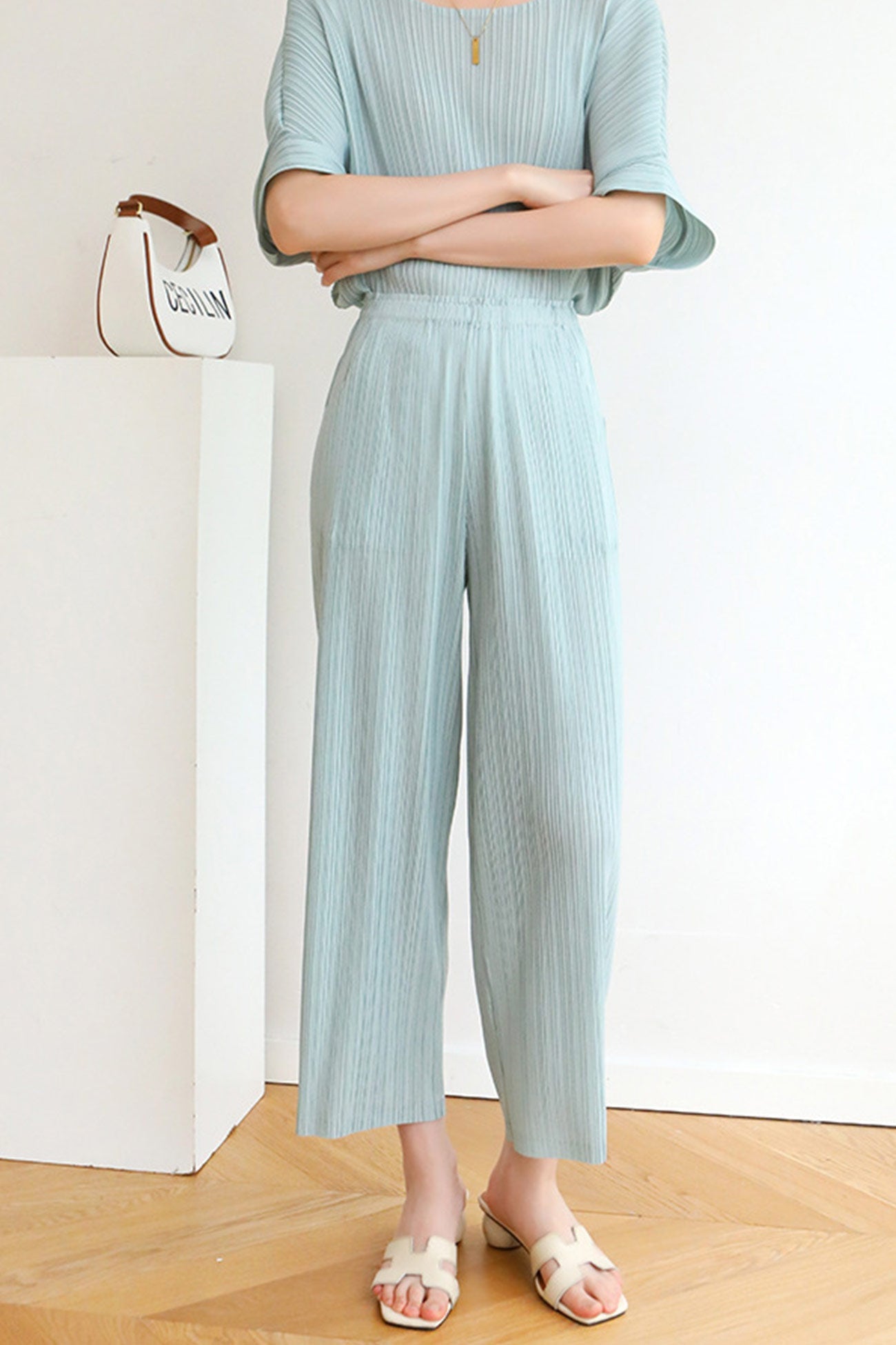 Color Full Pleated Cropped Pants