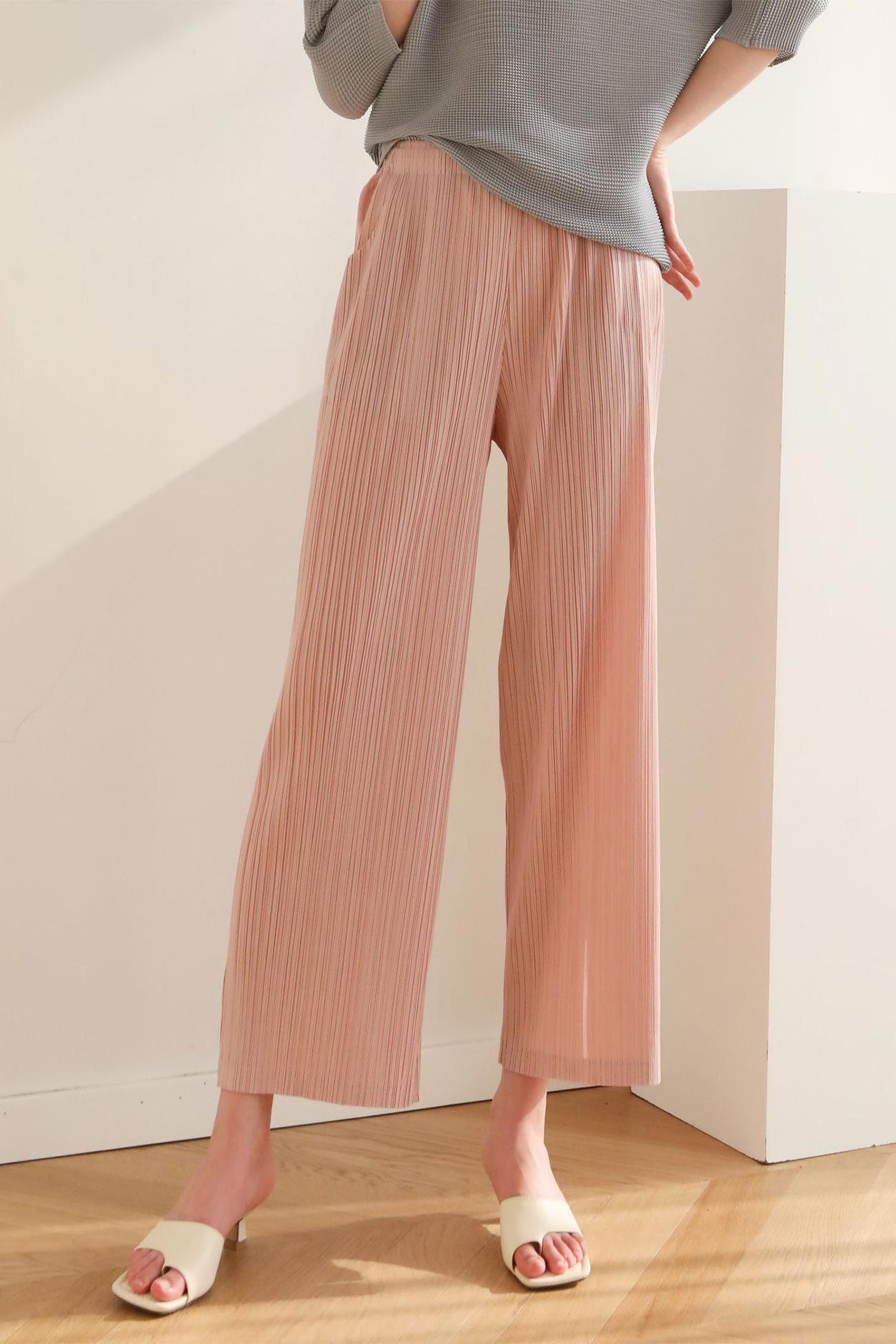 Color Full Pleated Cropped Pants