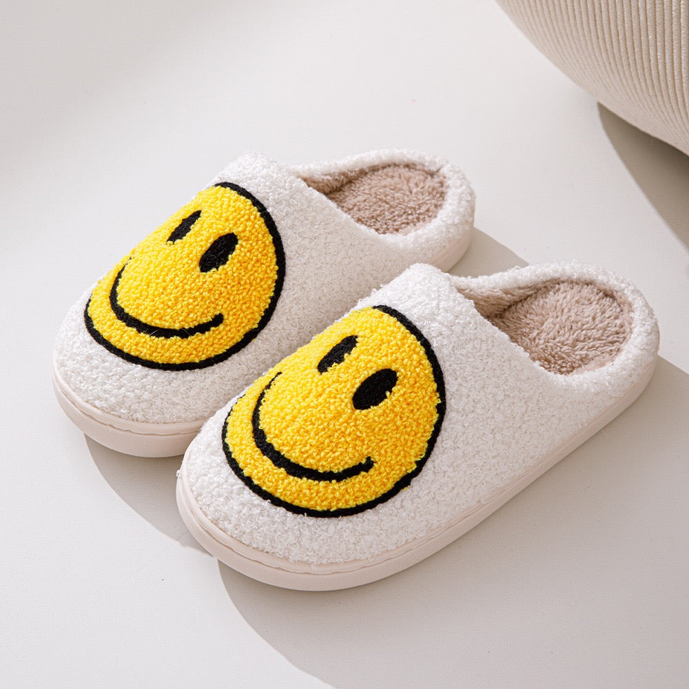 Ivyshape | Large Smiley Pattern Fur Slippers