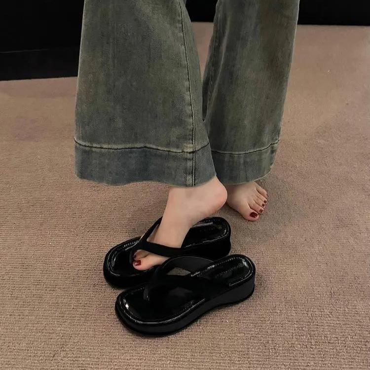 Stylish Thick-Soled Flip-Flops for Women