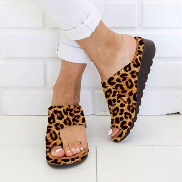 Sandal for correcting bunions